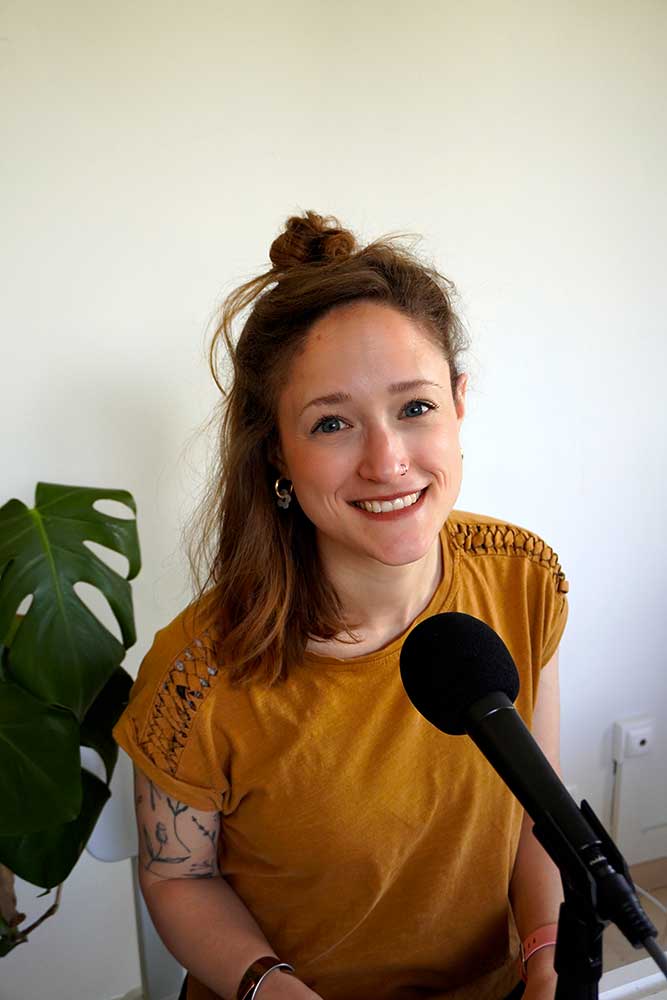 Claire, présentatrice du podcast Enfance en nature.